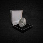 Подарункова коробка з тризубом 45 мм - Зображення 3